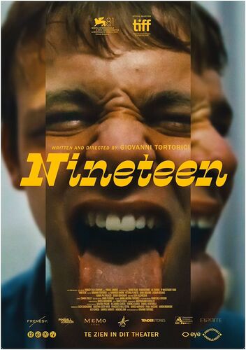 Filmposter van "Nineteen" met beelden van een jongen die zijn tong uitsteekt, op een levendige achtergrond.