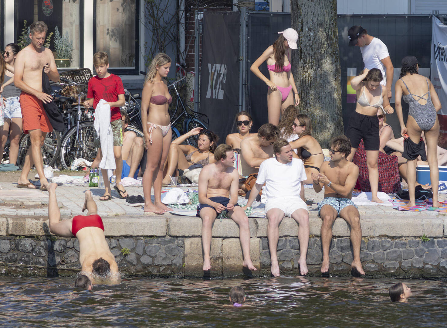 Metro en Amstel Beach