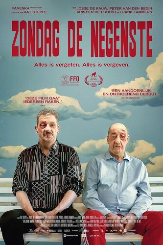 Alt-tekst: "Filmnaam 'Zondag de Negende' met twee mannen zittend op een bank, met een kleurrijke achtergrond en duidelijke typografie."